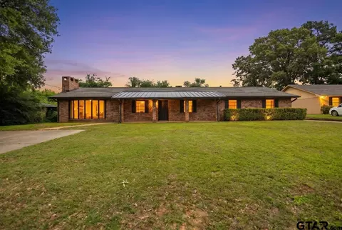 3007 Royal Dr, Kilgore, TX 75662