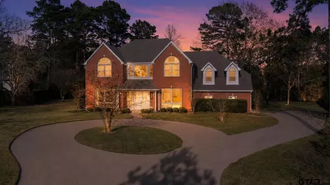221 Hunters Cir, Longview, TX 75605