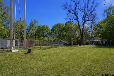 1235 E North St, Kilgore, TX 75662