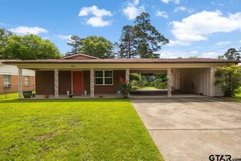 714 Marshall St, Carthage, TX 75633