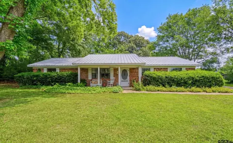 957 Gilmer Rd, Winnsboro, TX 75494