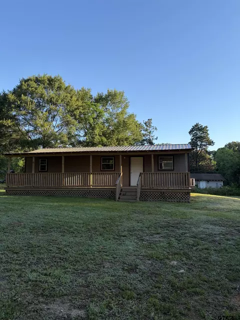 111 Hughes St, Daingerfield, TX 75638