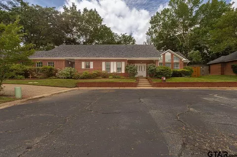 303 Canterbury Ct, Tyler, TX 75703