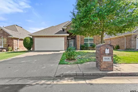1906 Hollyglen Dr, Tyler, TX 75703