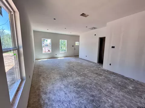 Living - 201 E Fleming, Longview, TX 75604 photo 2 of 2