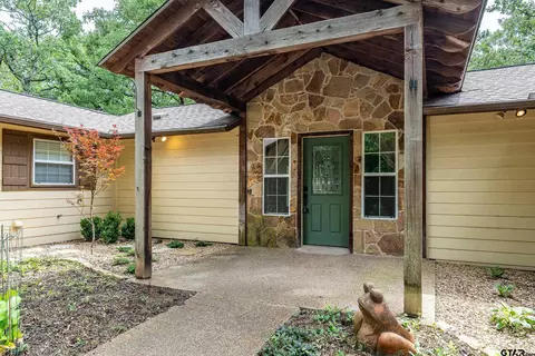 960 Greenbriar Trl, Holly Lake Ranch, TX 75765