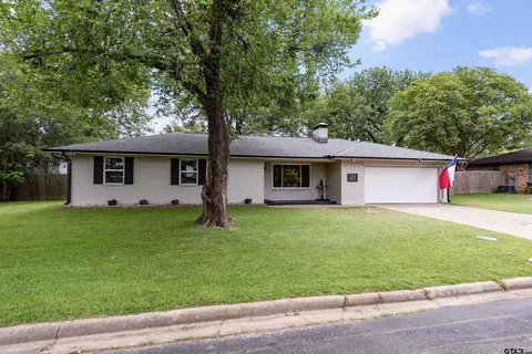 211 Red Bird Ln, Mount Vernon, TX 75457