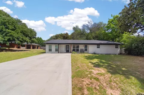 614 Colonial Dr, Athens, TX 75751