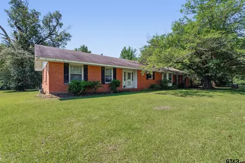 729 W Broad St, Oakwood, TX 75855
