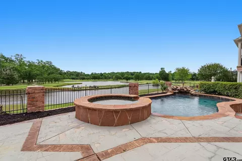 7050 Walden Dr, Tyler, TX 75703