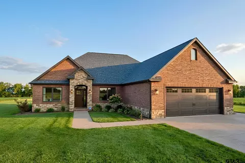 1612 Courtland Ln, Lindale, TX 75771