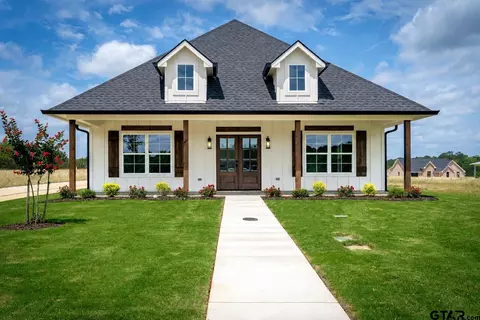 470 E Cupit Way, Gladewater, TX 75647