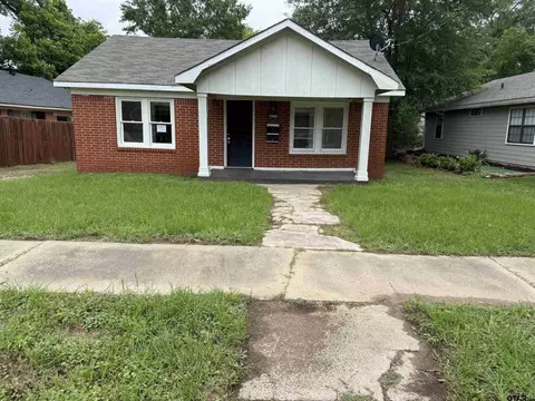 617 N Trinity St, Gilmer, TX 75644