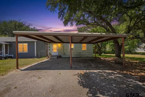 249-253 N Pecan St, Van, TX 75790