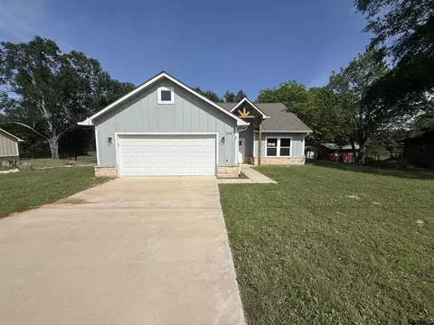 106 Elm St, Winona, TX 75792