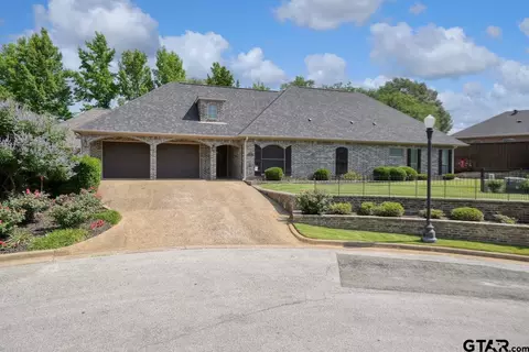 108 Timber Creek Ct, Lindale, TX 75771