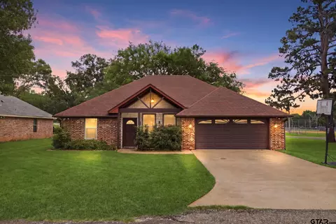 605 Penny Ln, Lindale, TX 75771