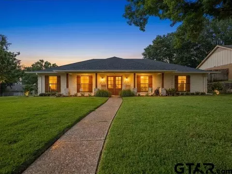 717 Meadow Creek Dr, Tyler, TX 75703