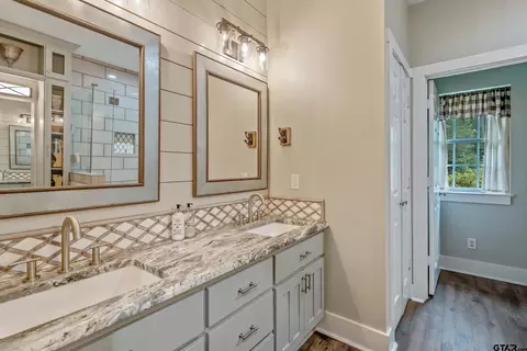 Bath - 14370 County Road 343, Tyler, TX 75708 photo 2 of 5