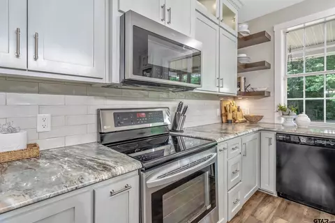 Kitchen - 14370 County Road 343, Tyler, TX 75708 photo 2 of 4