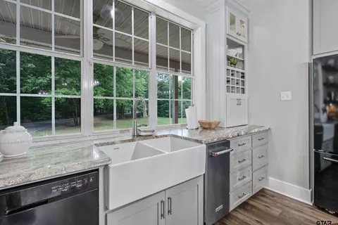 Kitchen - 14370 County Road 343, Tyler, TX 75708 photo 3 of 4