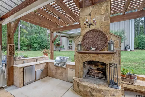Kitchen - 14370 County Road 343, Tyler, TX 75708 photo 4 of 4