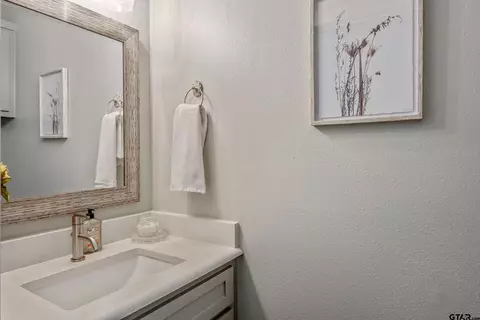 Bath - 14370 County Road 343, Tyler, TX 75708 photo 1 of 5