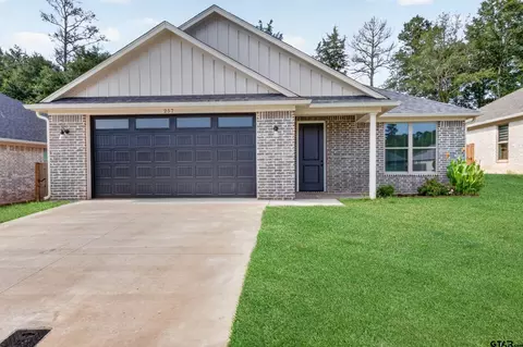 257 Oak Valley Dr, Gilmer, TX 75644