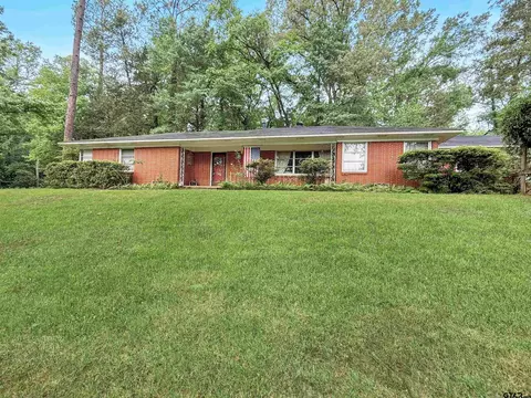 107 Lakeside Dr, Palestine, TX 75801