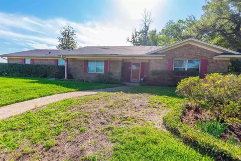 4600 Newcastle Dr, Tyler, TX 75703