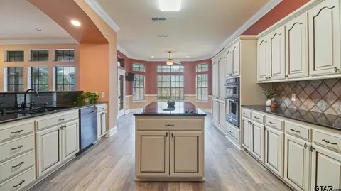 15360 Wagon Wheel Dr, Chandler, TX 75758