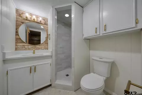 Bath - 338 Hideaway Ln Central, Hideaway, TX 75771 photo 4 of 4