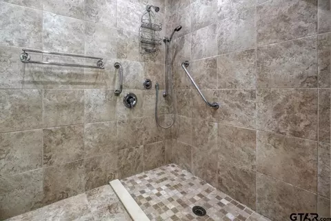 Bath - 338 Hideaway Ln Central, Hideaway, TX 75771 photo 2 of 4