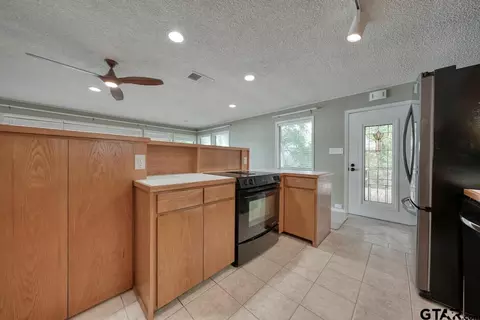 Kitchen - 338 Hideaway Ln Central, Hideaway, TX 75771 photo 1 of 4