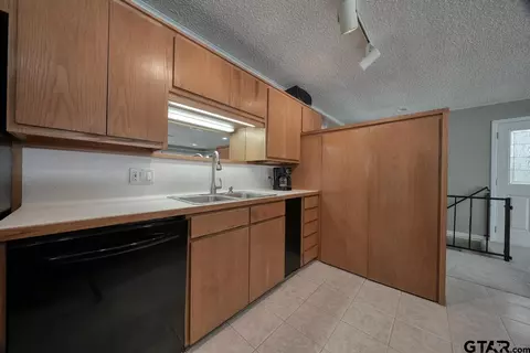 Kitchen - 338 Hideaway Ln Central, Hideaway, TX 75771 photo 2 of 4
