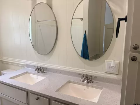 Bath - 605 E Calvert, Troup, TX 75789 photo 3 of 4