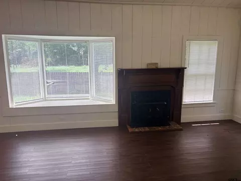 Living - 605 E Calvert, Troup, TX 75789 photo 1 of 2