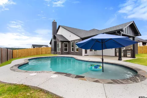 16430 Clearview Dr, Lindale, TX 75771