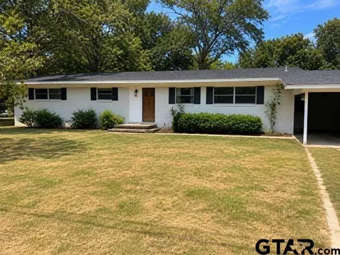 983 E Main St, Van, TX 75790