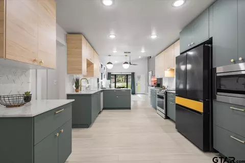 Kitchen - 215 Brookside, Hideaway, TX 75771 photo 5 of 8
