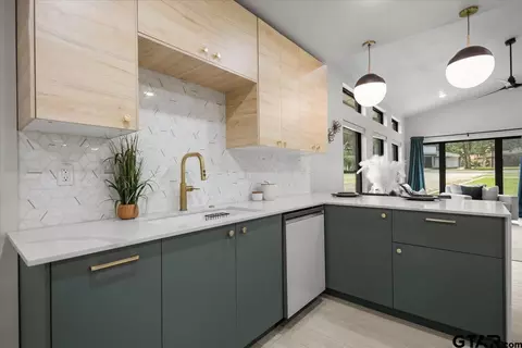 Kitchen - 215 Brookside, Hideaway, TX 75771 photo 7 of 8