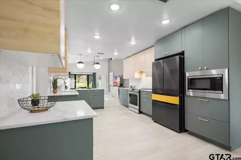 Kitchen - 215 Brookside, Hideaway, TX 75771 photo 6 of 8