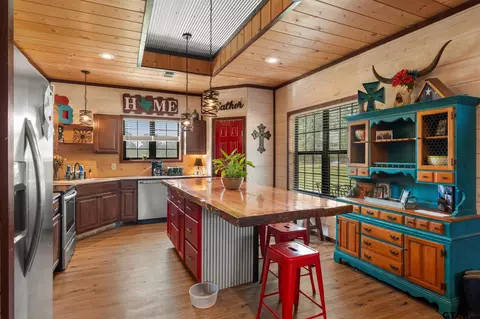 Kitchen - 3639 Cr 4122, Simms, TX 75574 photo 4 of 4