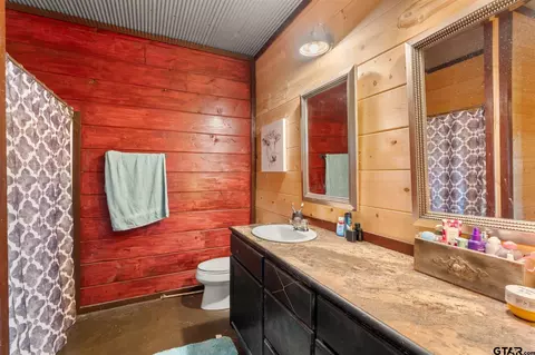 Bath - 3639 Cr 4122, Simms, TX 75574 photo 3 of 4