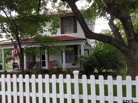 823 S Magnolia St, Palestine, TX 75801