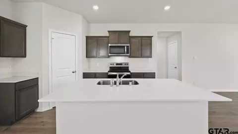 1663 Blaire Dr, Tyler, TX 75704 photo 4