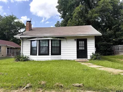 414 W 4th St, Mount Pleasant, TX 75455