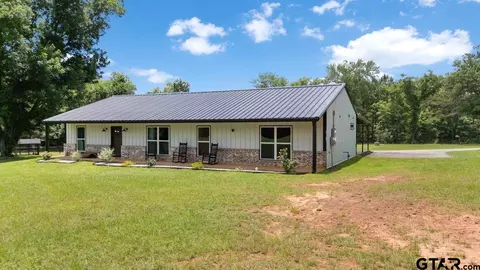 704 W Ross, Troup, TX 75789