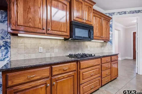 Kitchen - 17770 County Road 122, Tyler, TX 75703 photo 5 of 6