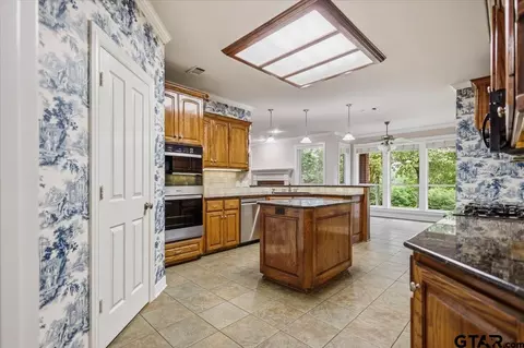 Kitchen - 17770 County Road 122, Tyler, TX 75703 photo 4 of 6
